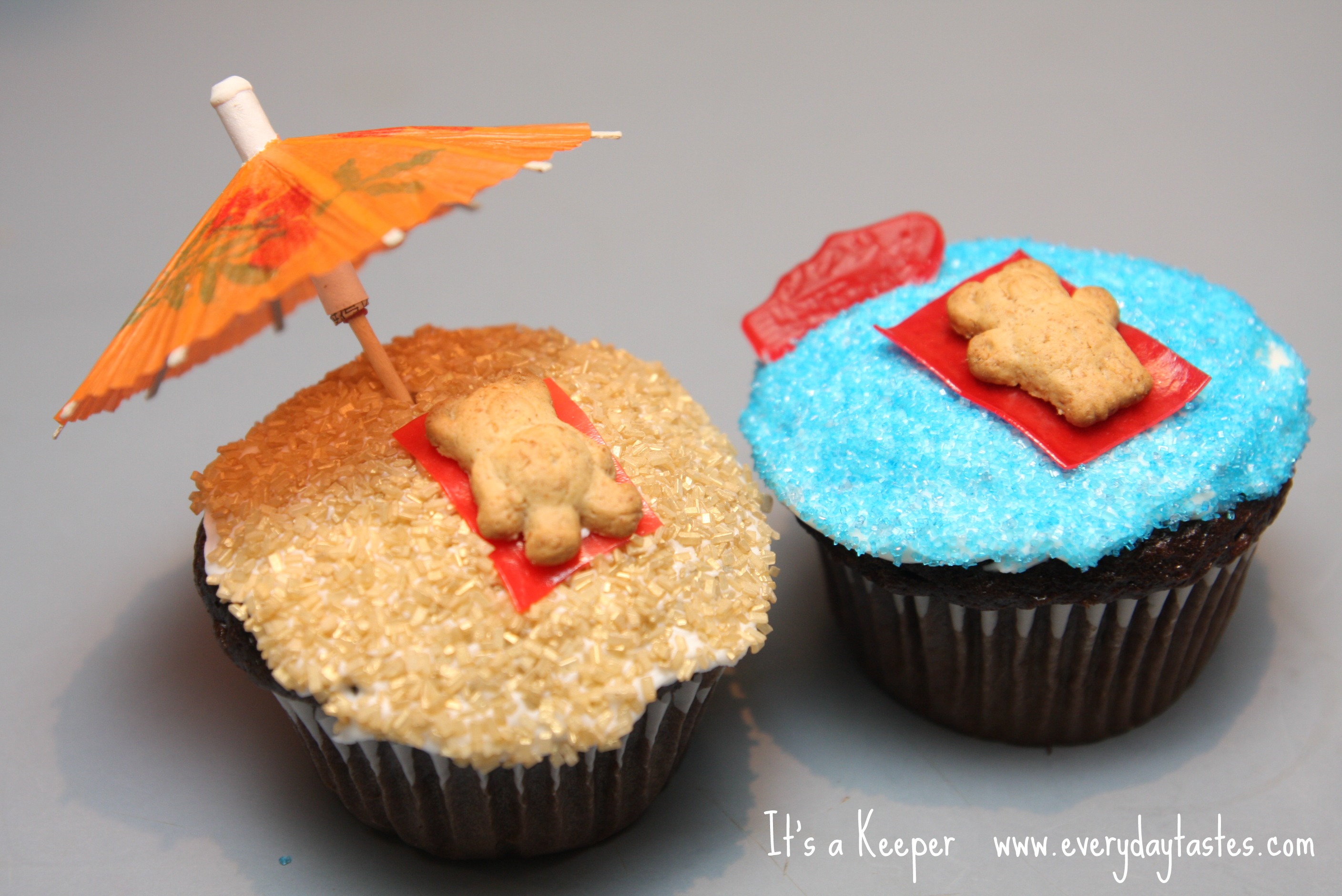 Easy Beach Themed Cupcakes | Bunny Decoration