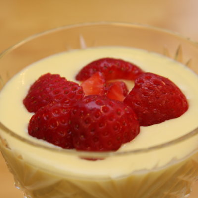Copycat Ruth's Chris Vanilla Cream with Berries