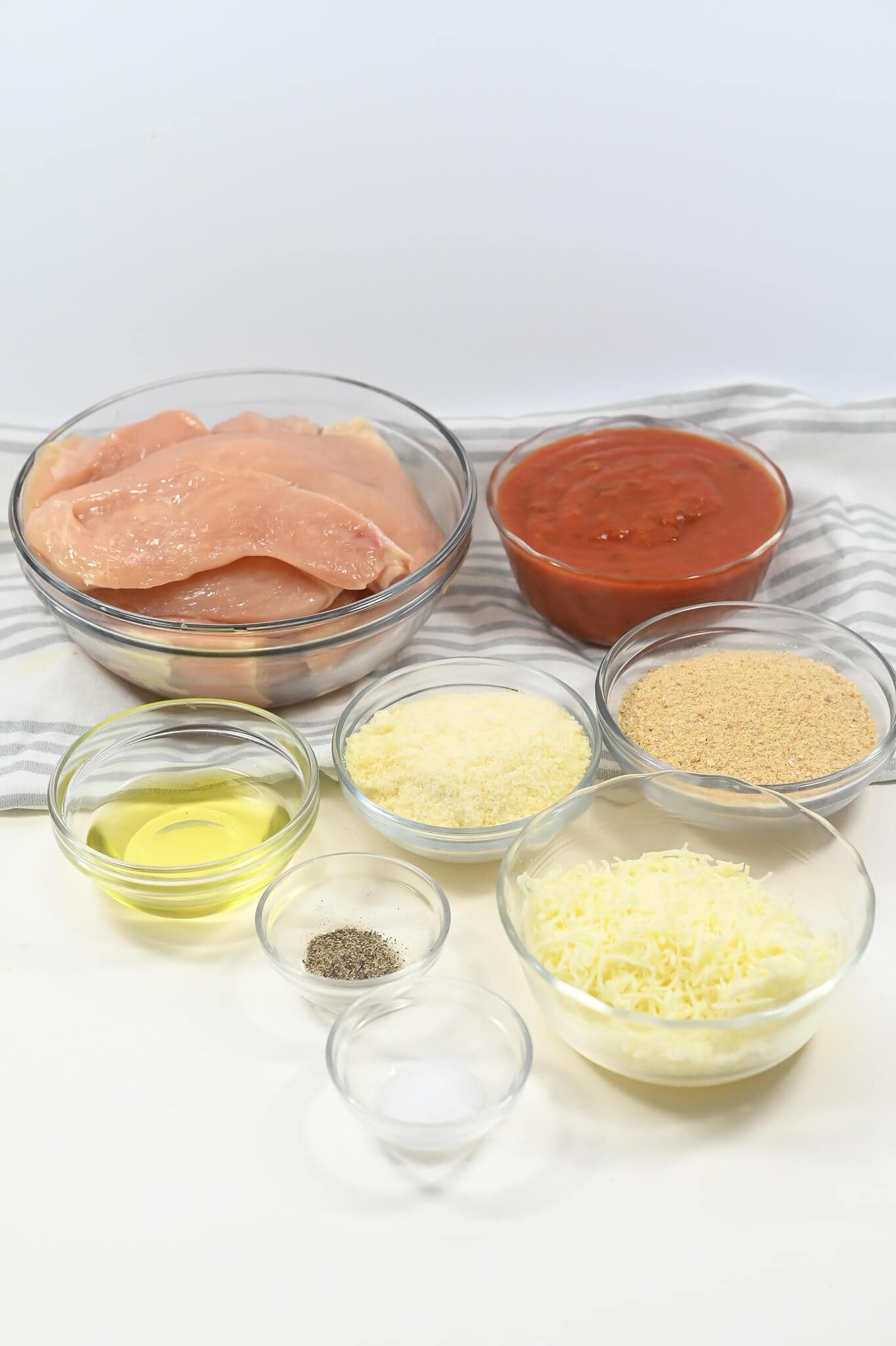 Chciken, seasoning, sauce and pasta.