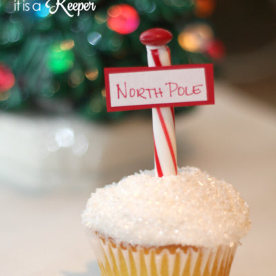 North Pole Cupcakes - these easy cupcakes are a fun Christmas treat