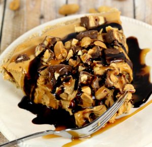 Easy No Bake Snickers Pie - It's a Keeper