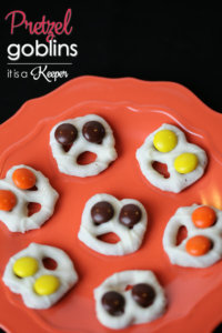 Pretzel Goblins - these Halloween snacks are easy to make and the perfect combination of salty and sweet