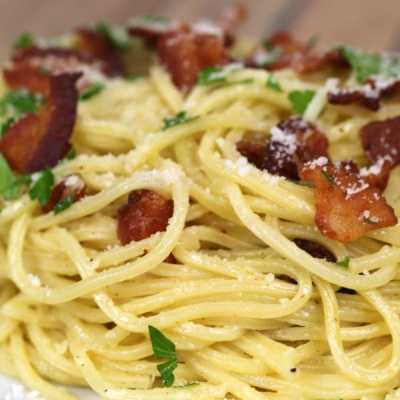 This easy Spaghetti Carbonara is ready in 20 mins and uses only 5 ingredients