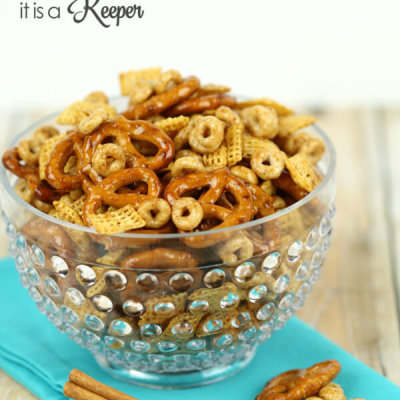 Honey Cinnamon Snack Mix - these easy snack mix is a sweet snack recipe