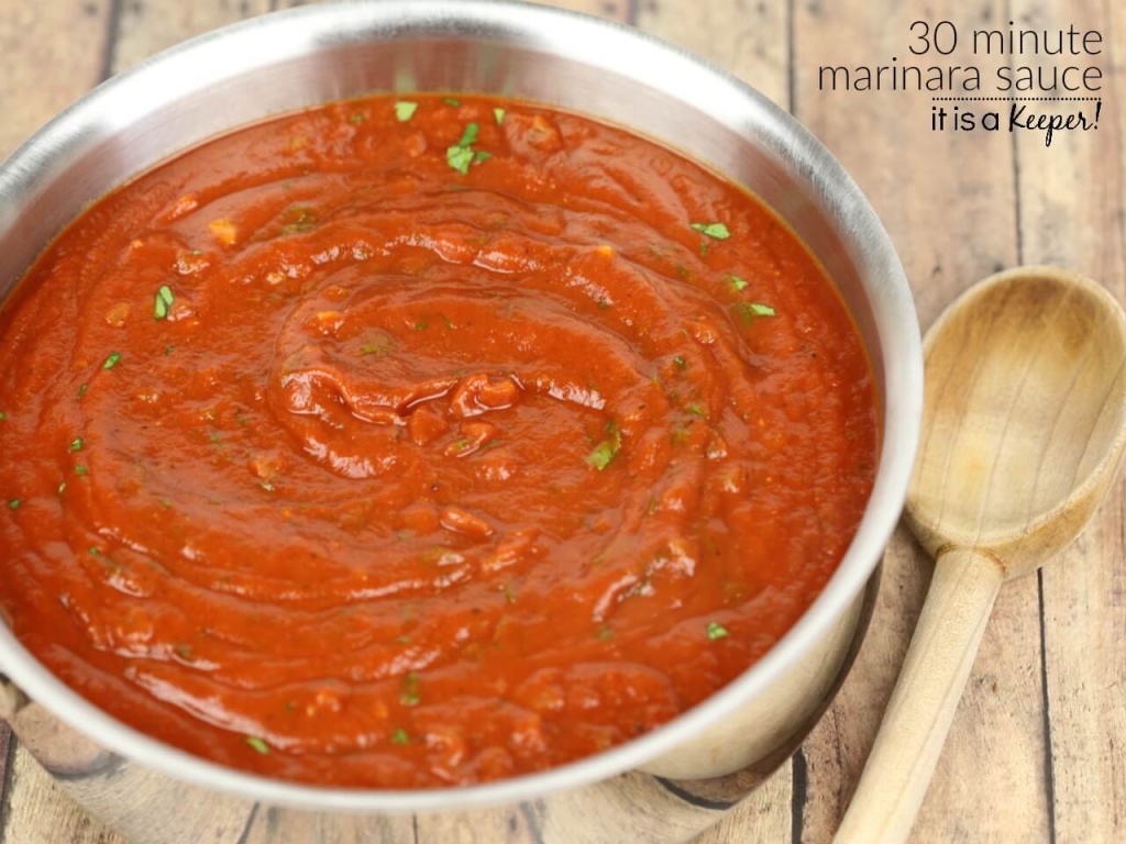 30 Minute Marinara Sauce – an easy and delicious pasta sauce recipe that tastes like it simmered all day 