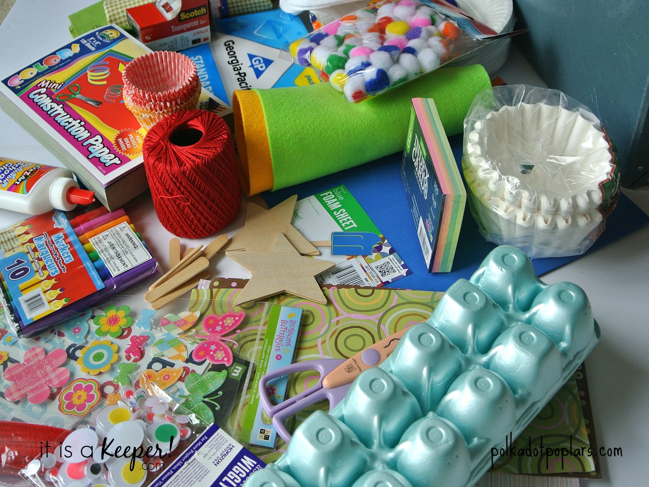 Need a boredom buster? Keep the kids busy this summer with these Children's Craft Box Ideas
