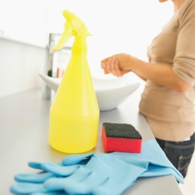 Natural and energy efficient cleaning tips - clean your home with these all natural cleaning solutions and tips