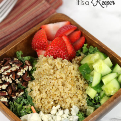 Strawberry Pecan Quinoa Salad - I'm addicted to this scrumptious and health salad