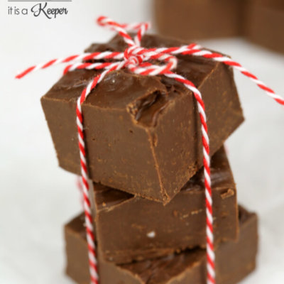 5 Minute Fudge - this easy chocolate candy recipe is perfect for gift giving or a holiday treat