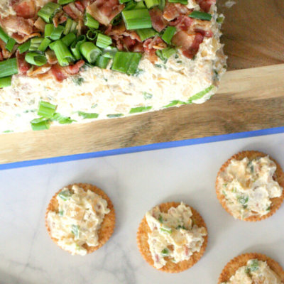 Bacon Jalapeno Cheese Log - this easy appetizer recipe is perfect for a party