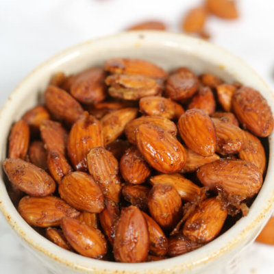 Chocolate Chili Roasted Almonds - this easy snack recipe is ready in less than 20 minutes