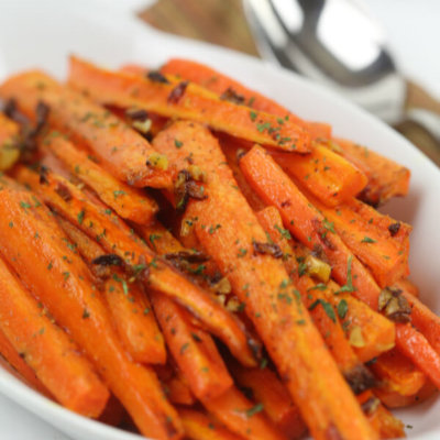Garlic Roasted Carrots - this easy side dish recipe is ready in under 30 minutes