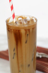 Chocolate Salted Caramel Iced Coffee - this easy coffee recipe is the perfect treat