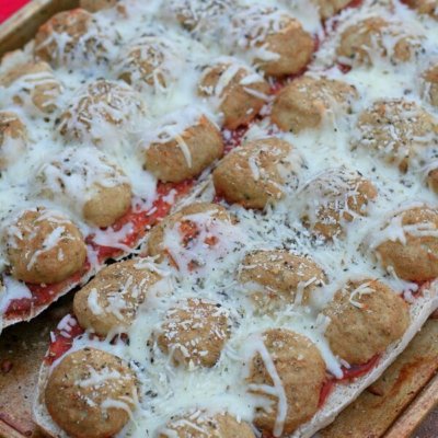 Meatball French Bread Pizza - this easy dinner recipe is a family favorite