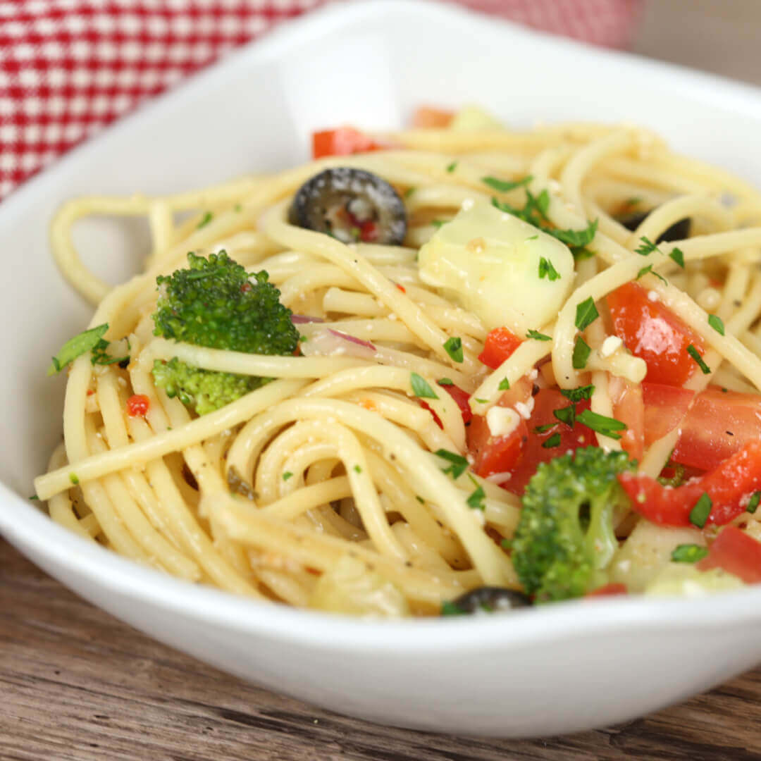 Summer Spaghetti Salad recipe - This easy side dish is full of veggies and flavor. It's one of my go-to cookout recipes and gets devoured in minutes.