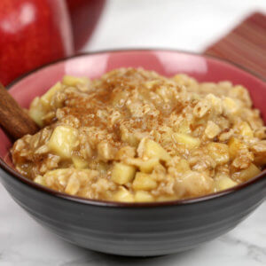 Apple Cider Oatmeal - this wholesome breakfast recipe is easy to make and perfect for chilly mornings