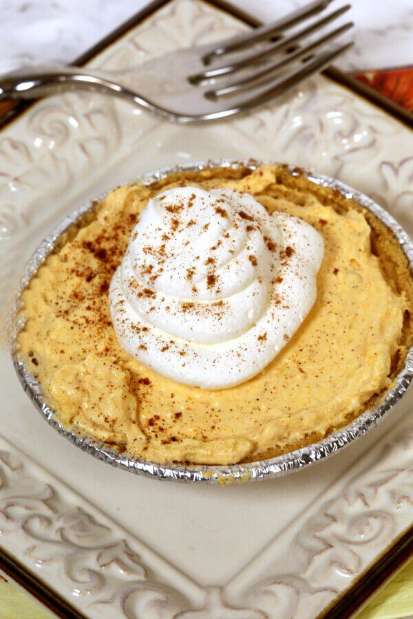 Easy Pumpkin Cheesecake recipe - this easy no bake dessert recipe is super simple to make but tastes so good 