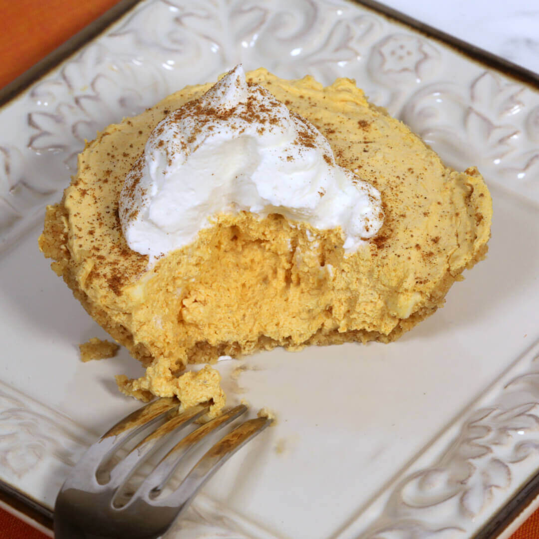 Easy Pumpkin Cheesecake recipe - this easy no bake dessert recipe is super simple to make but tastes so good 