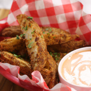 This Crispy Potato Wedges recipe is the perfect parter for burgers. They are made in the oven and oozing with flavor.