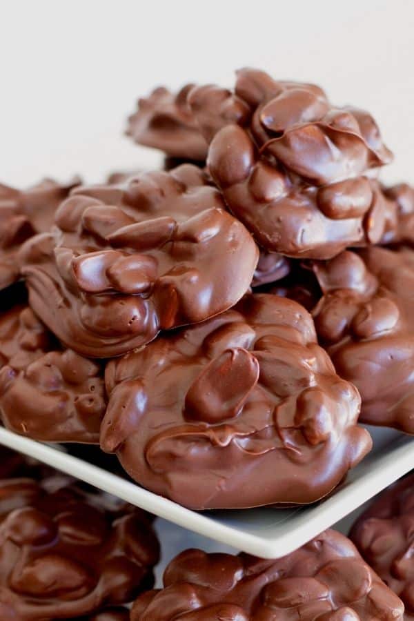 side close up of the chocolate pretzel clusters