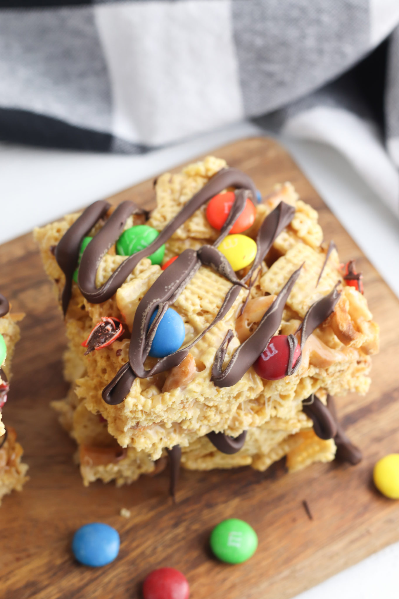 Final product of the peanut butter checks bar on a plate.