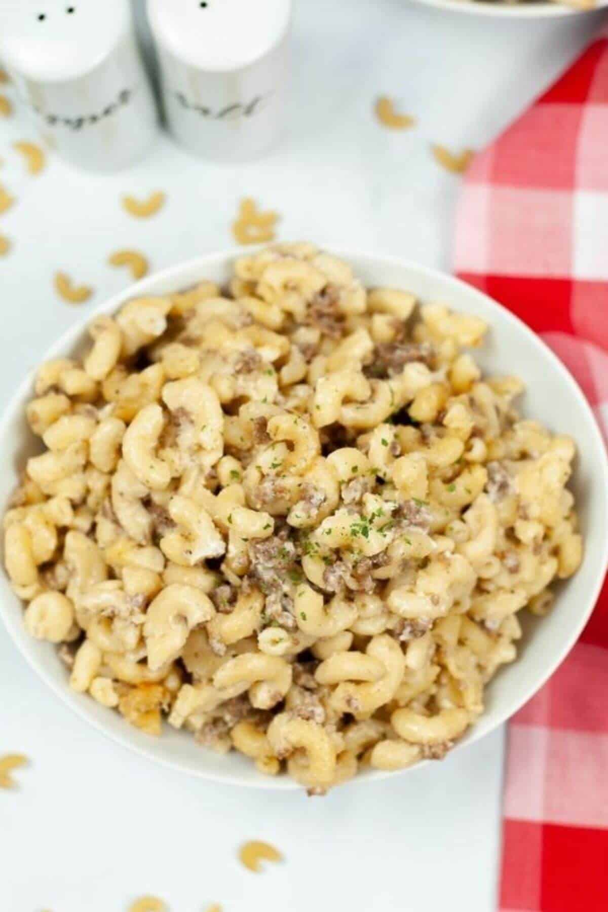 A top shot of the finished cheesy macaroni.