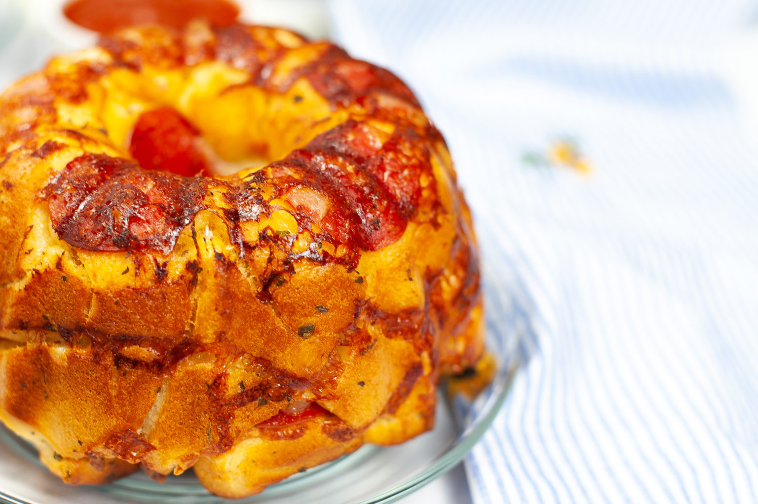Side view close up of a pull apart pizza bread.