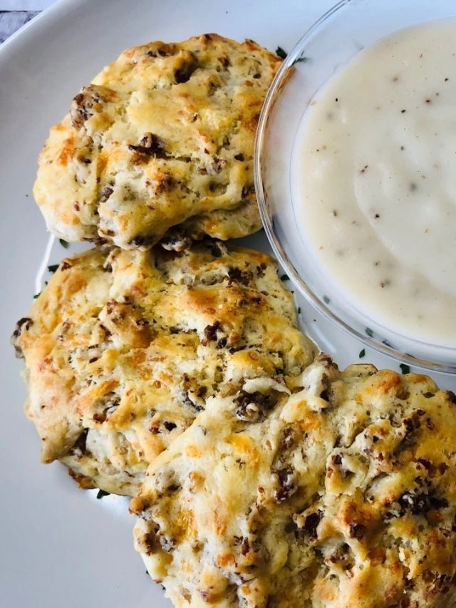 SAUSAGE CHEESE BISCUITS WITH GRAVY