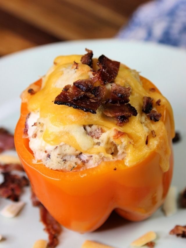 BACON RANCH CHICKEN STUFFED BELL PEPPERS