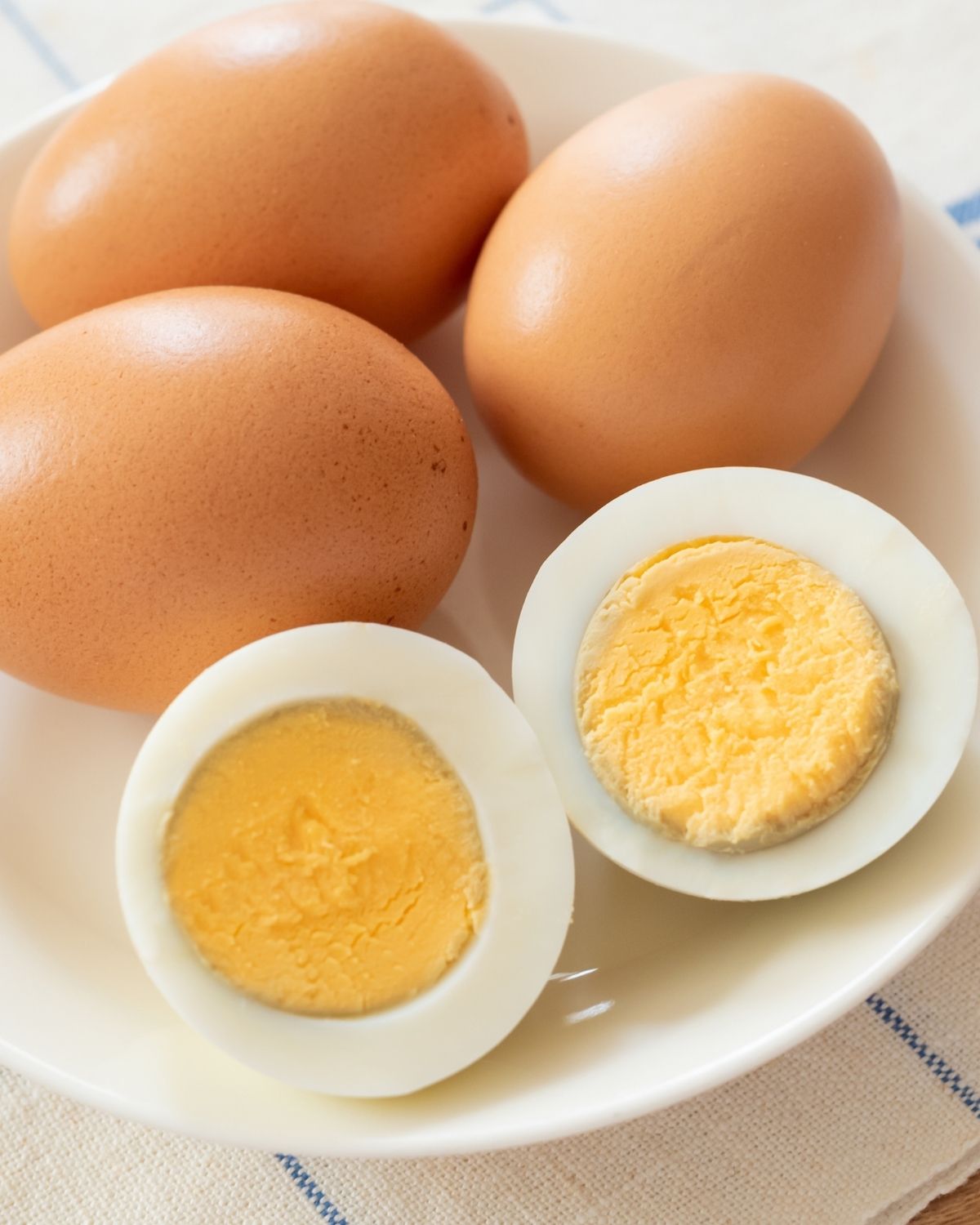 Easy Peel Cooked Eggs (5 Ways). One perfect hard boiled egg cut in half.