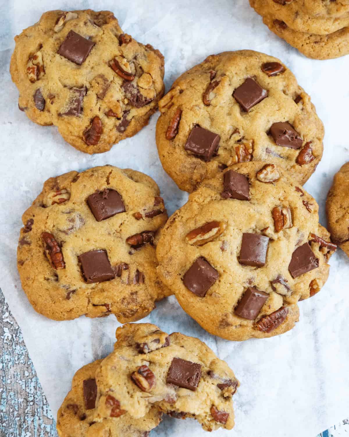 A baking sheet with the cookies on them.