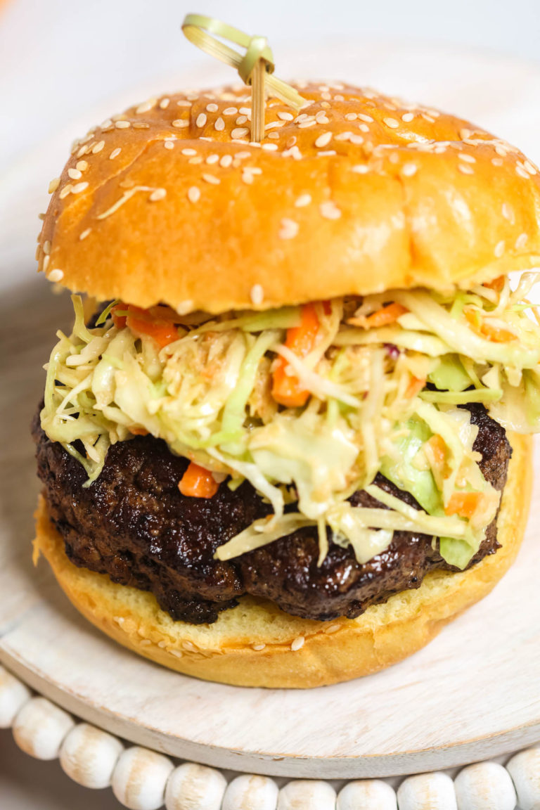A close up on the asian burger.
