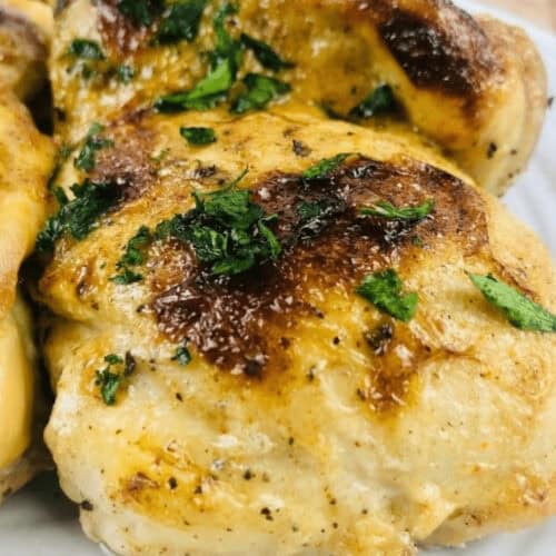 A dish of chicken with white barbecue sauce.