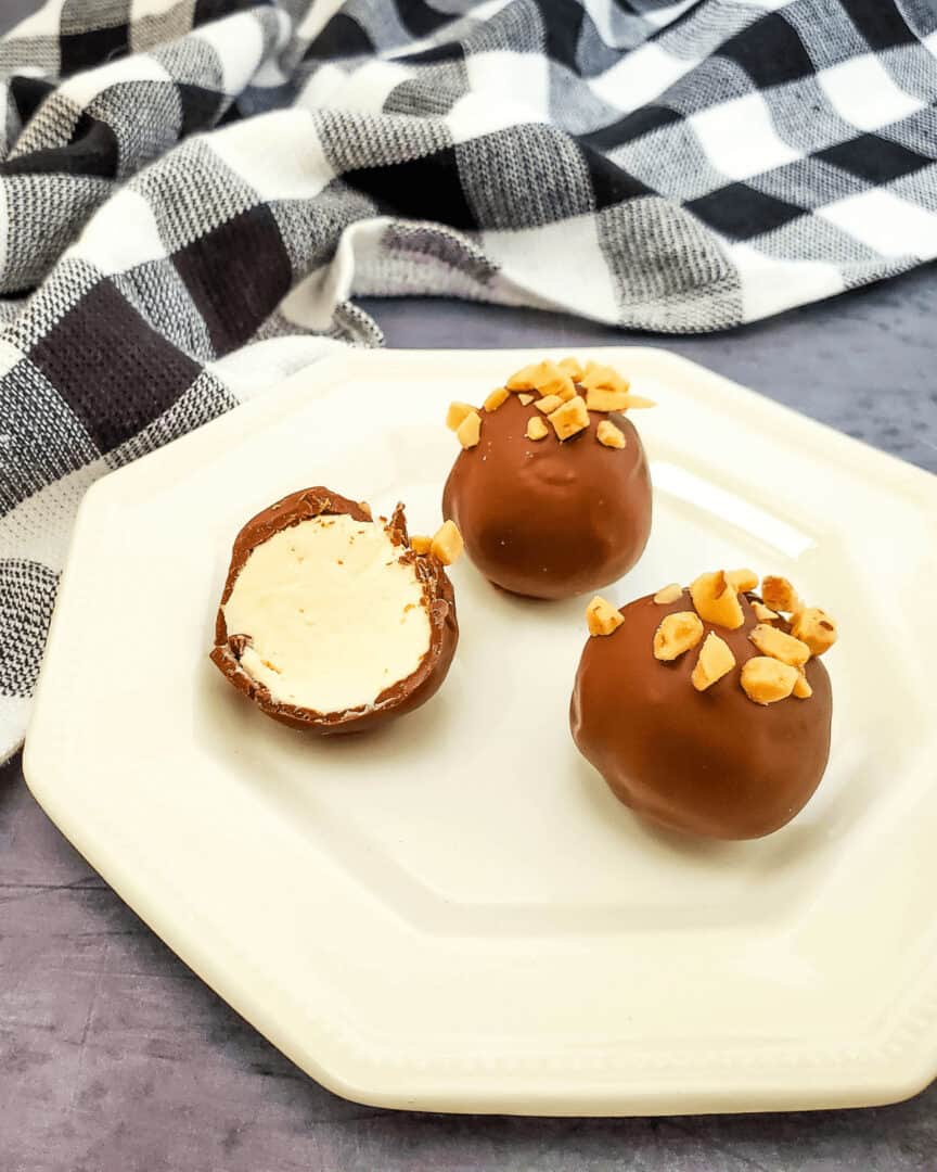 A plate of the toffee cheesecake bites.