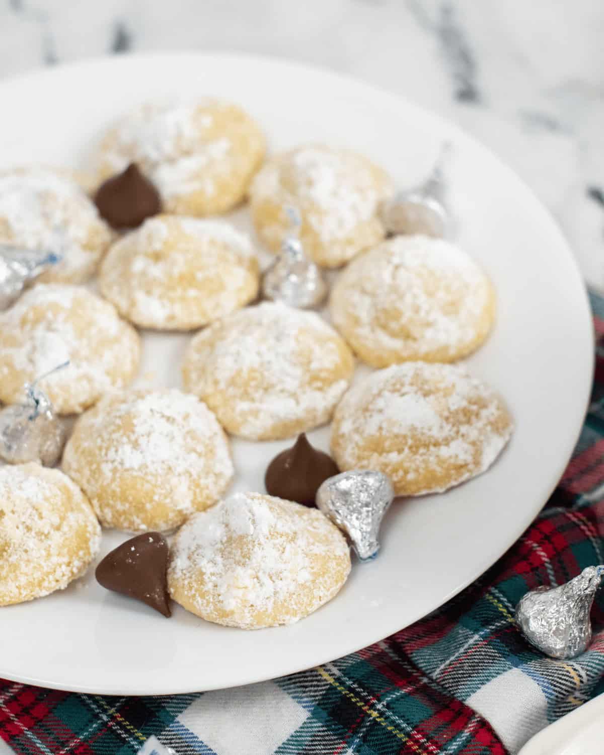 A platter of the finished holiday treat.