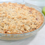 A full Easy Apple Pie with Crumb Topping.