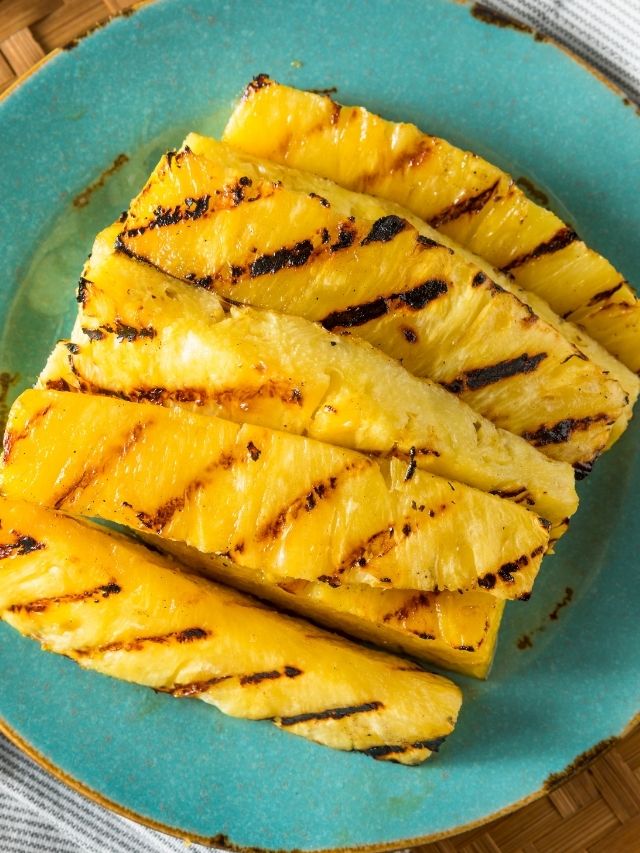 GRILLED PINEAPPLE SLICES