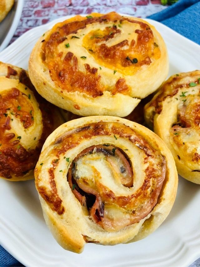 BAKED HAM AND CHEESE ROLL UPS