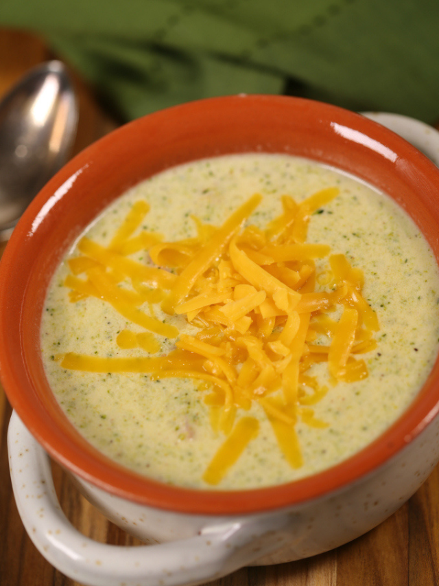 BEST BROCCOLI CHEESE SOUP