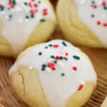 A close up on the Italian Knot Cookies.