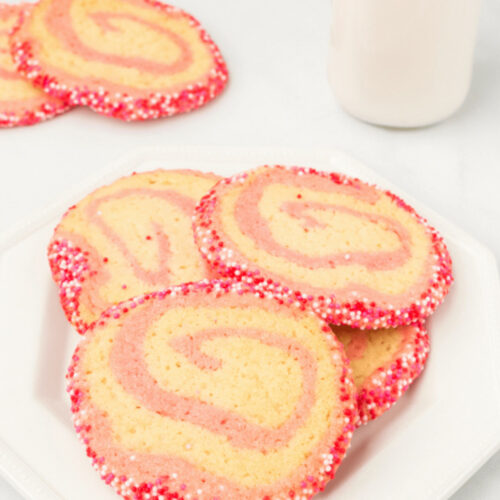 A white plate of the swirled cookies.