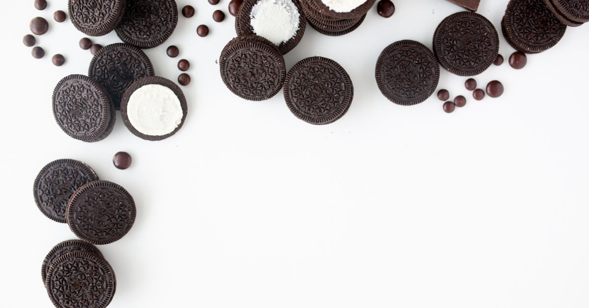 A collection of oreo cookies.