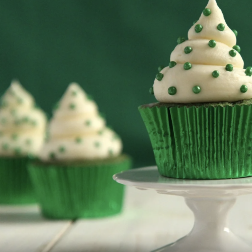 delicious green velvet cupcakes
