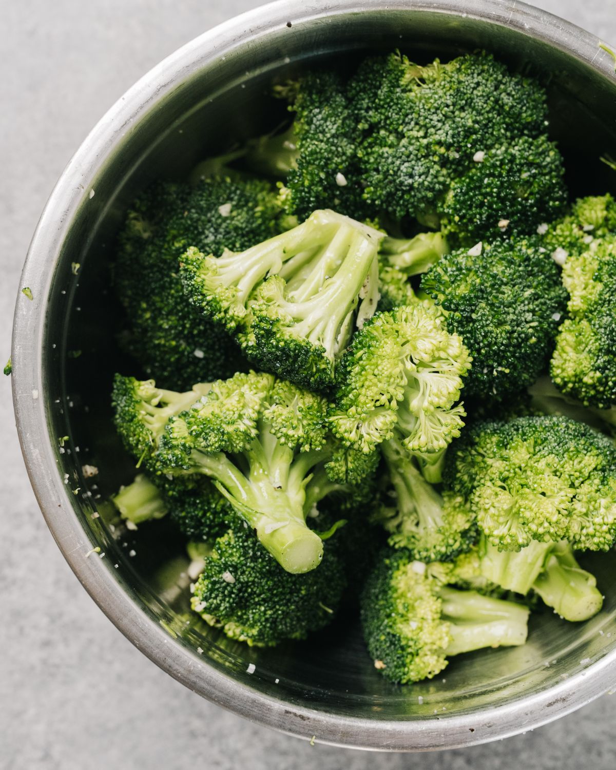 A bowl of cooked broccoli.
