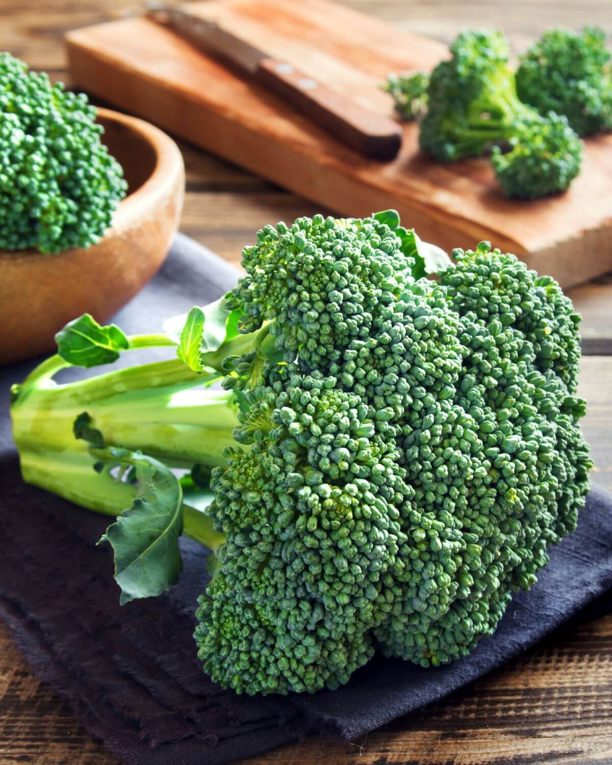 A head of broccoli to be cut.