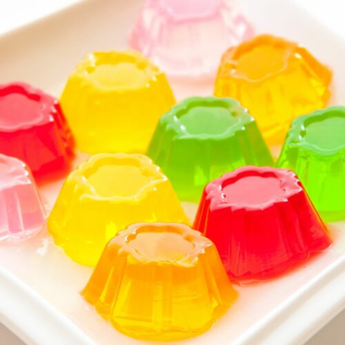 How to make jello with individual jello servings on a white plate.