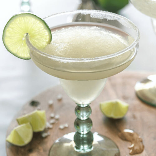 A skinny margarita with a slice of lime.