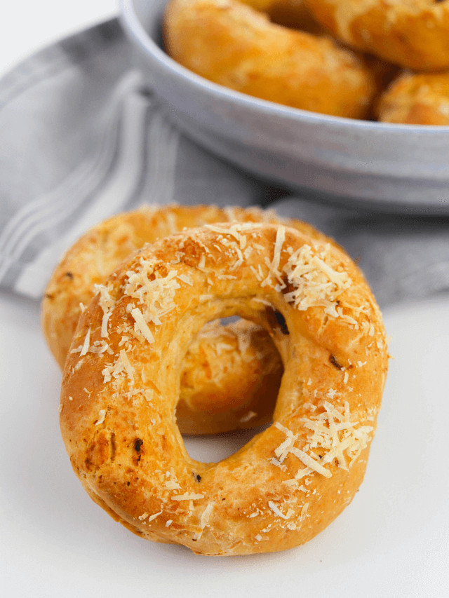 ASIAGO CHEESE BAGEL WITH SUNDRIED TOMATOES