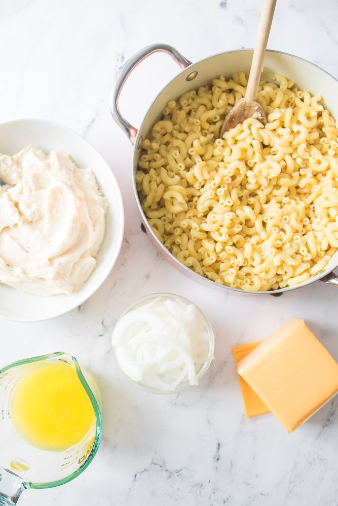 Cheese, pasta, butter and onions for the dish.