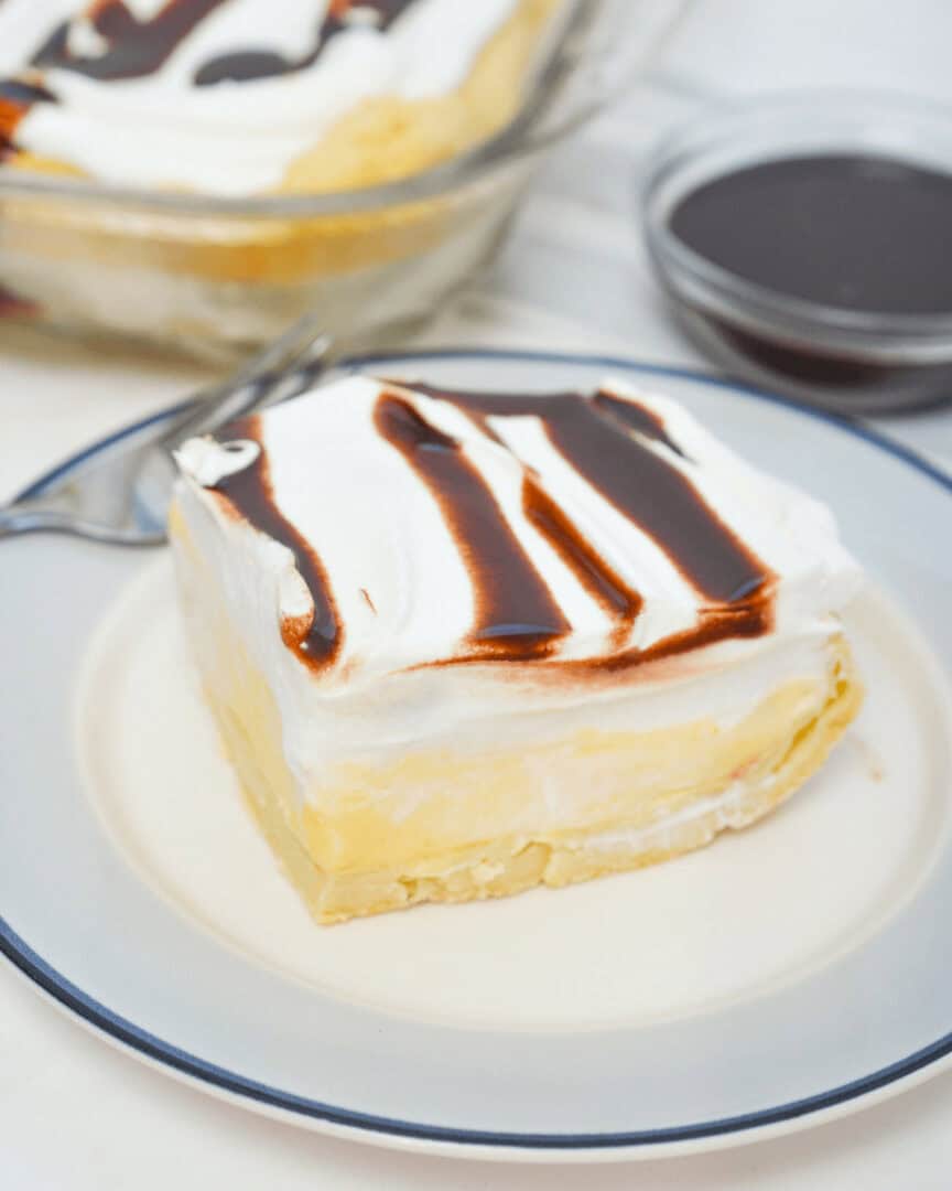 Tasty cream puff cake.